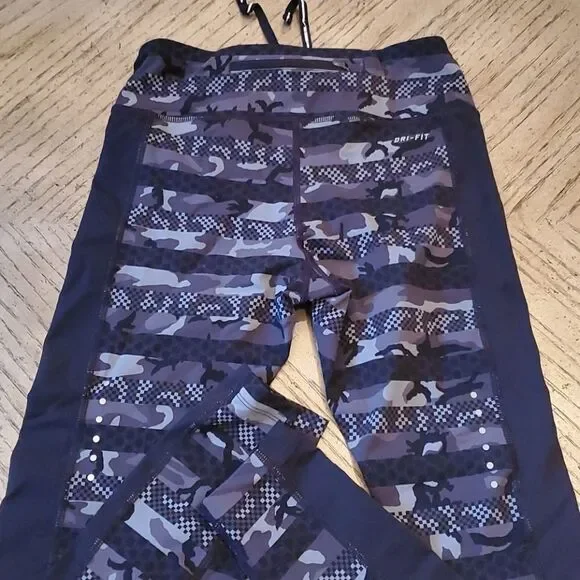 Nike Dri-FIT size small camo leggings. - Picture 4 of 6